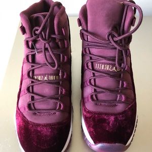 Jordans velvet